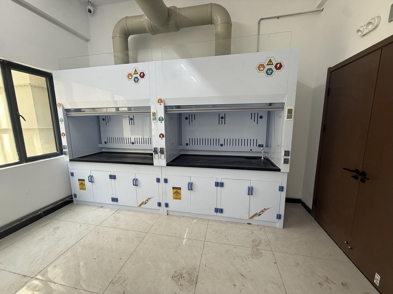 双联通风柜与风管接口现场实拍